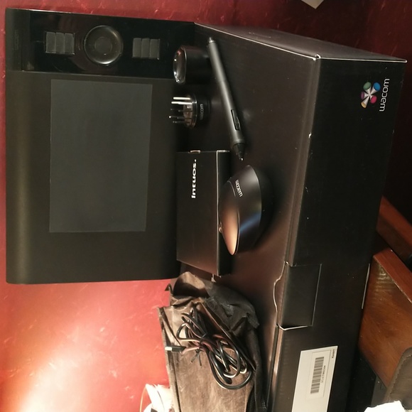 Wacom Tablet Intuos 4 - Pre-owned - C8 - Picture 7 of 12